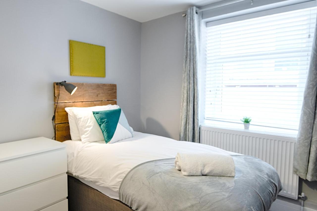 3 Rm Studio, Open-Plan Living, Dining, & Kitchen Llanelli Exterior photo